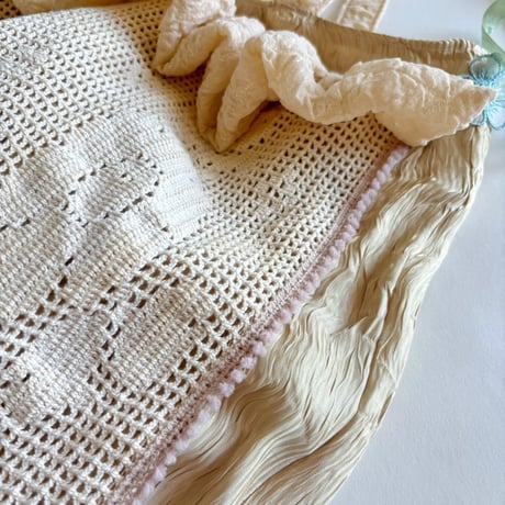 "upcycle" vintage lace  bag  (pale yellow)