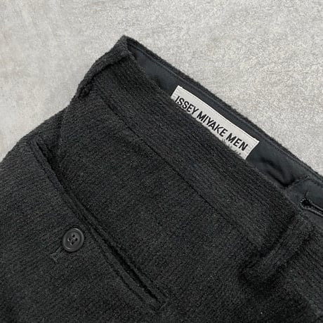 ISSEY MIYAKE MEN cropped pants