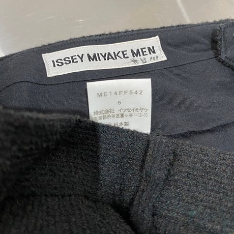 ISSEY MIYAKE MEN cropped pants