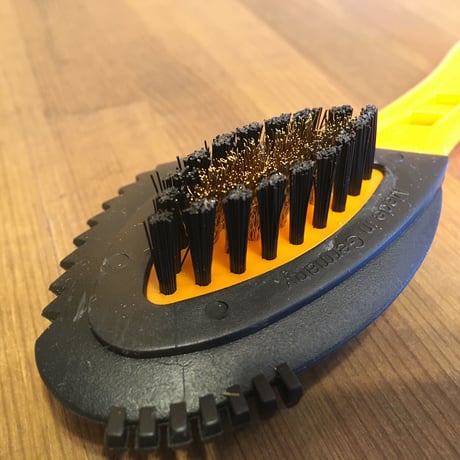 スエード・ヌバック専用ゴム付きワイヤーブラシ【R&D・クワトロスエードブラシ】