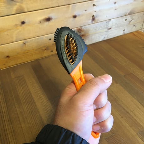 スエード・ヌバック専用ゴム付きワイヤーブラシ【R&D・クワトロスエードブラシ】