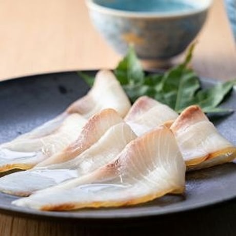 マルエイ水産　漢魂　紅白の饗宴熟成スモークセット（カンパチスライス4×紅鮭スライス）【串間市】