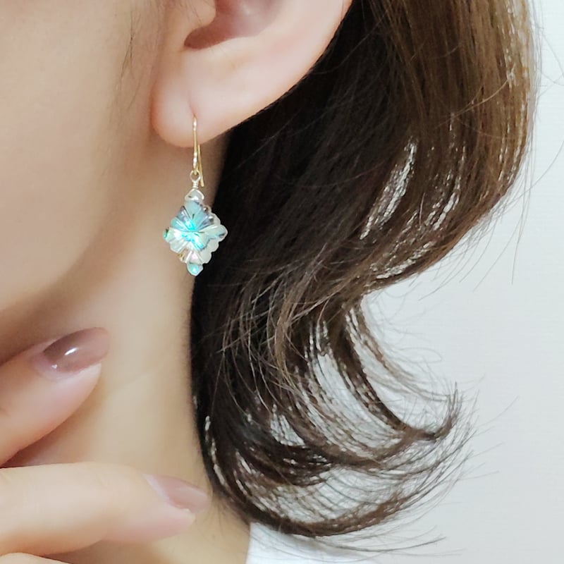 数量限定 アバロンシェル&クリスタル カービング ピアス/イヤリング