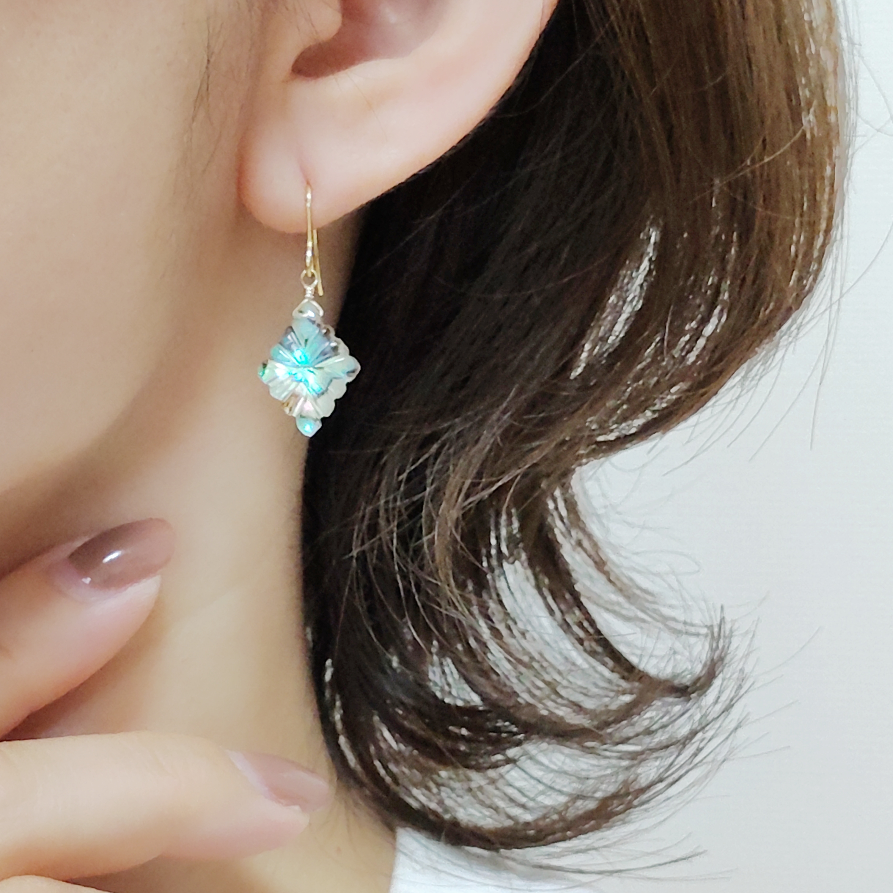 14kgf/アバロンシェル×クリスタルカイトカービングとブラックオパールピアス② 数量限定 アバロンシェル&クリスタル カービング ピアス/イヤリング