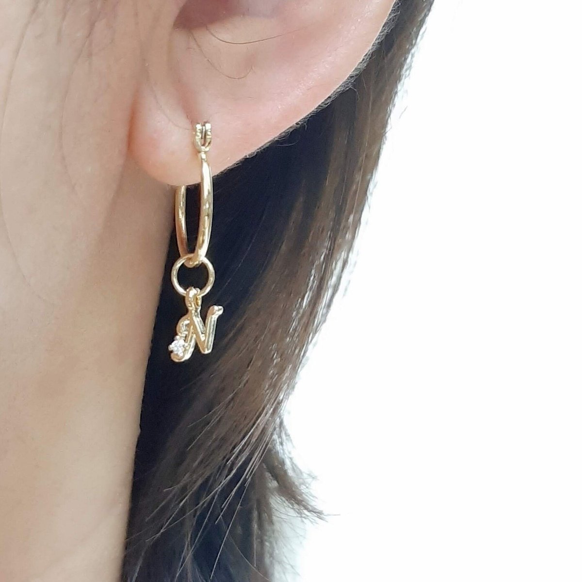 イニシャルピアス　c（ポストタイプ） イニシャルピアス c（ポストタイプ） | イニシャルピアス