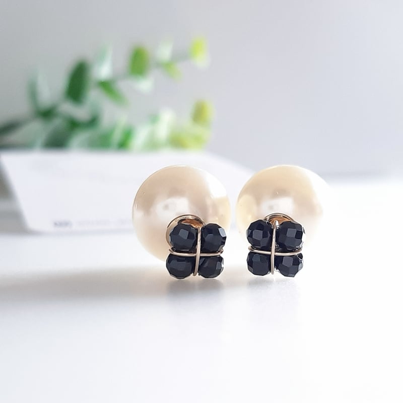 耳元に咲く スピネルのミニフラワー スタッドピアス /イヤリング 耳元に咲く スピネルのミニフラワー スタッドピアス /イヤリング