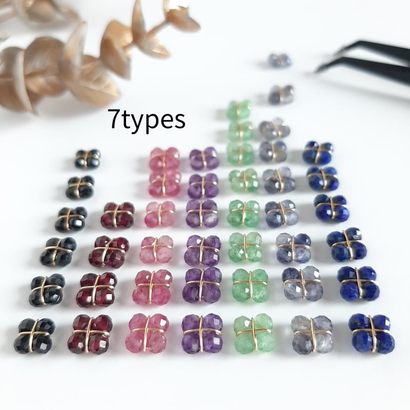 耳元に咲く アメジストのミニフラワー スタッドピアス