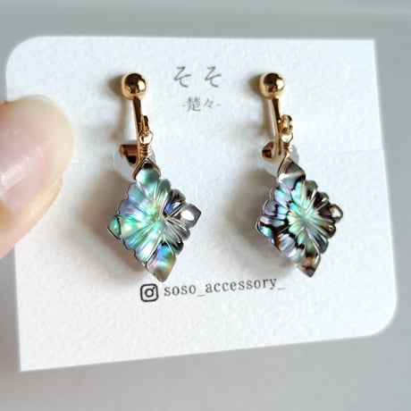 アバロンシェル×水晶カービングピアス オーダーメイドジュエリー工房リパッティ】アバロンシェルと水晶