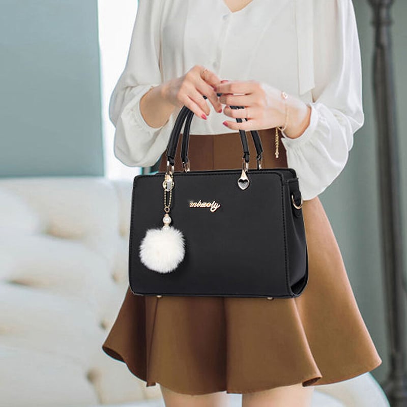 ショルダーバッグ ファーチャーム付き | Bagoodtimeshop