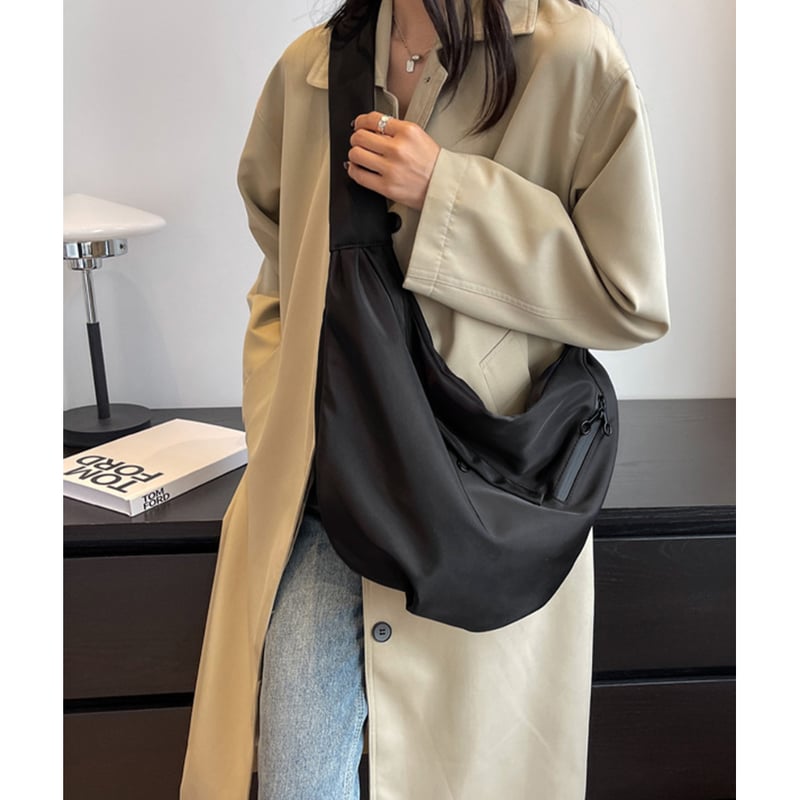 大容量ナイロン三日月型ショルダーバッグ | Bagoodtimeshop