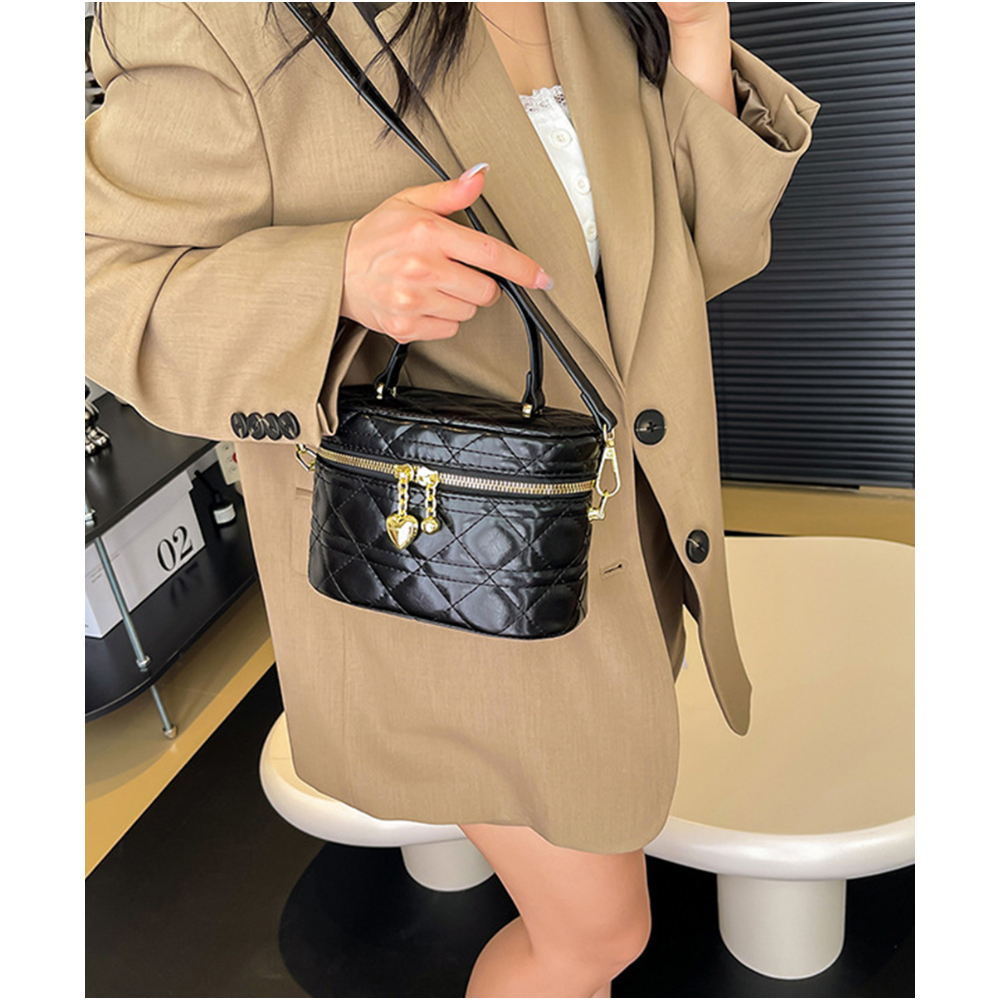 ✨未使用級✨Paolotti　バニティバッグ　キルティング ブラック ゴールド キルティングバニティバッグ | Bagoodtimeshop