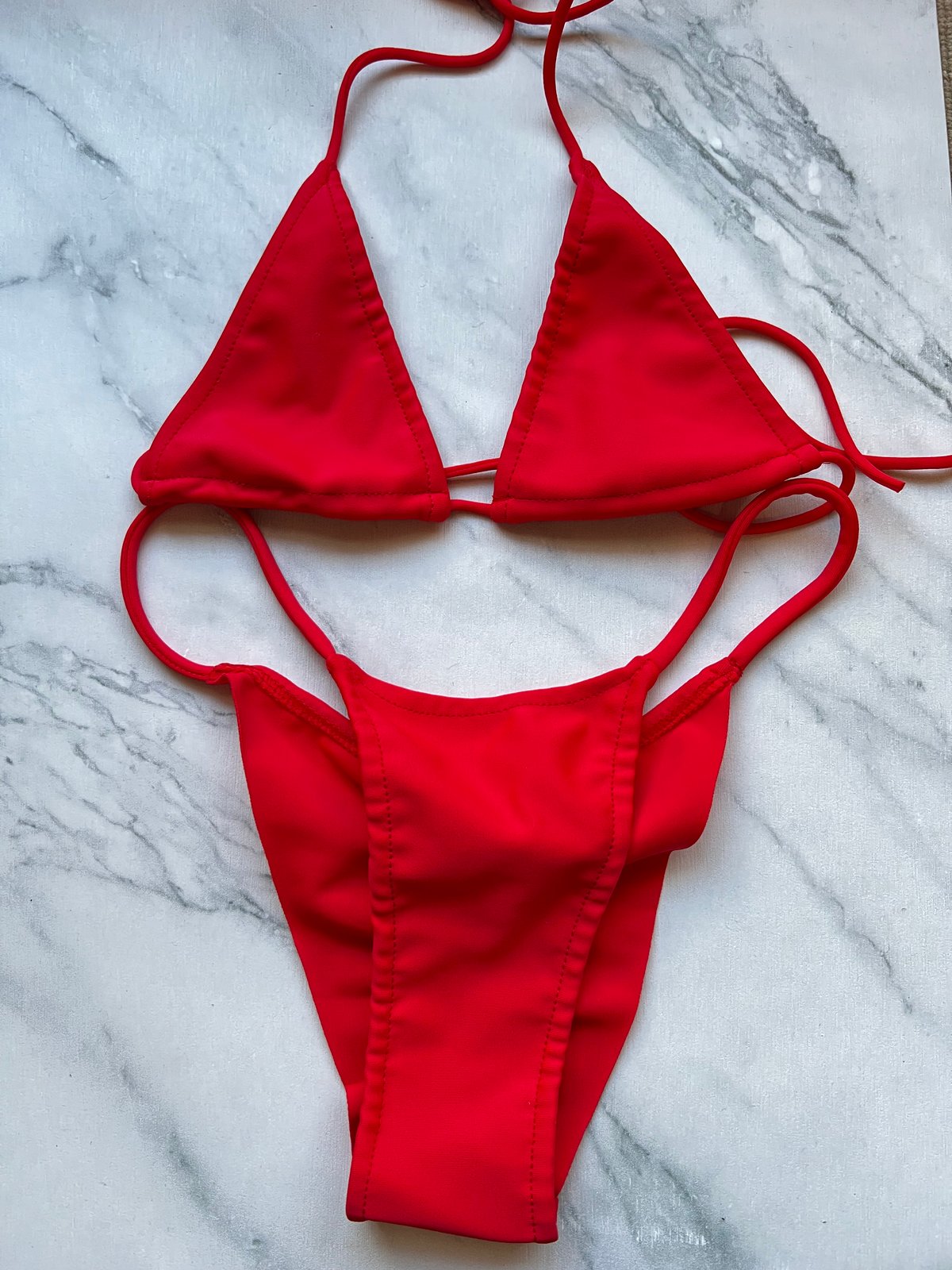 レッドビキニ | ViAnna