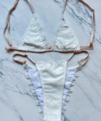 エッグシェルホワイト