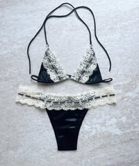 黒エナメル風　レーストリムビキニ
