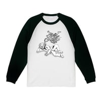 Raglan long sleeve T-shirt.