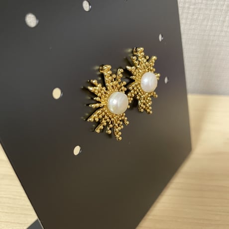 パールデザインピアス