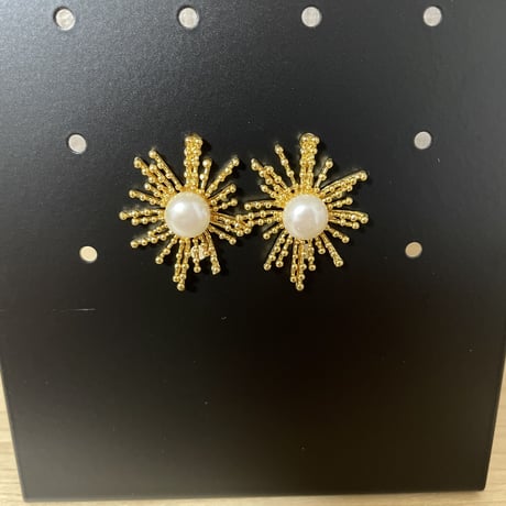 パールデザインピアス
