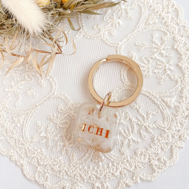 名前・言葉入れ〉キラキラホワイトマーブルキーホルダー スクエア