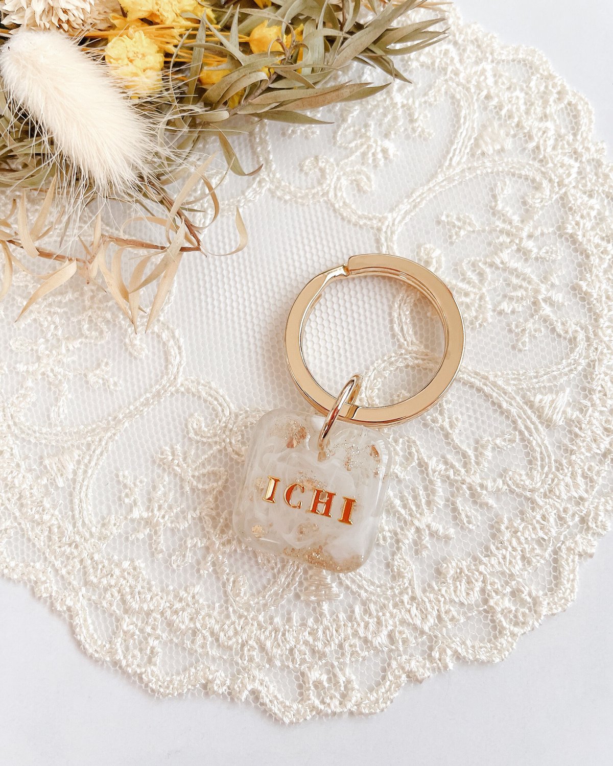 名前・言葉入れ〉キラキラホワイトマーブルキーホルダー スクエア