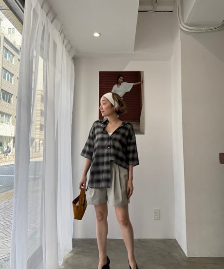 Tuck short pants