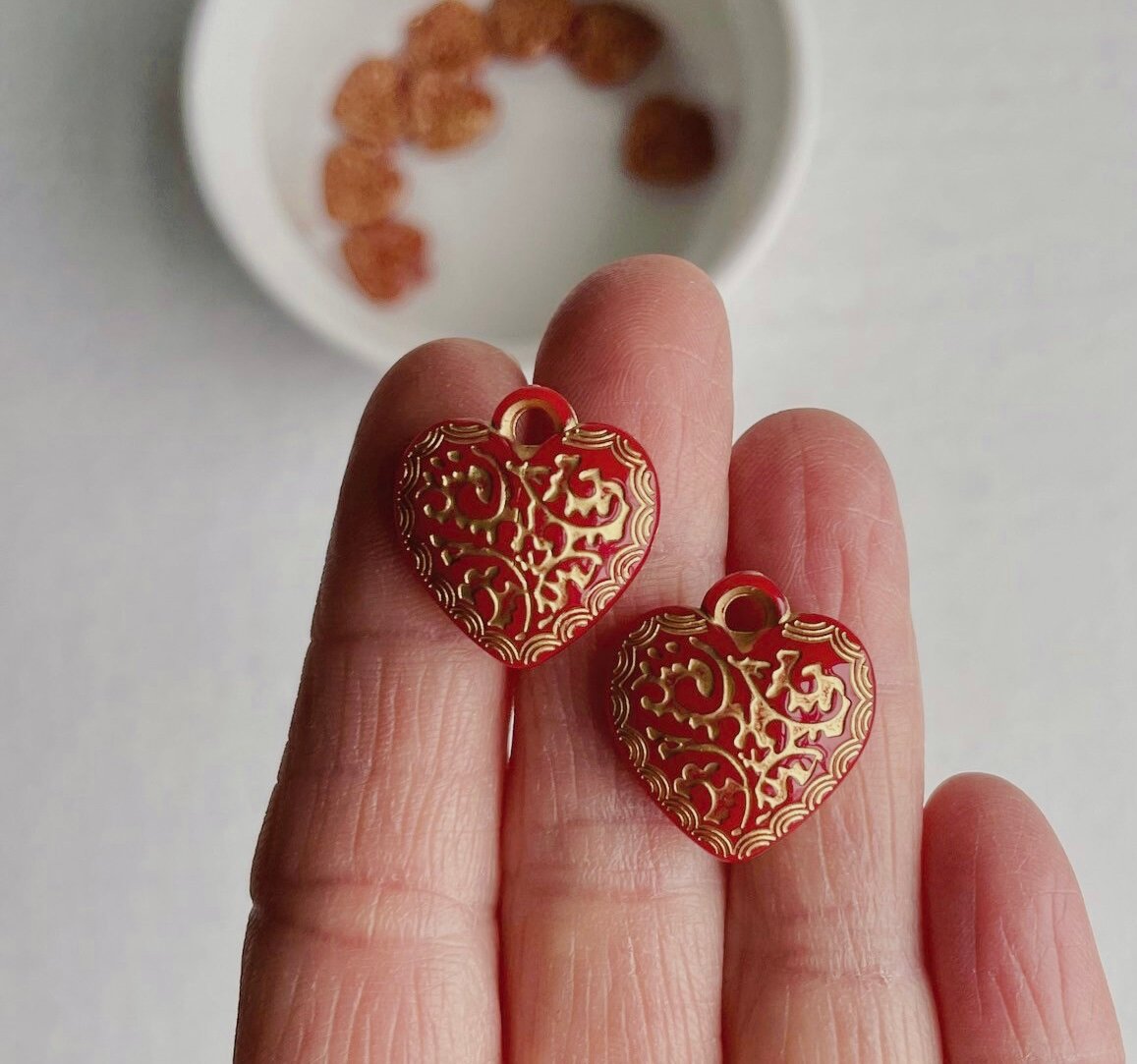 2個】vintage レッドゴールド カービングハートチャーム | Eder
