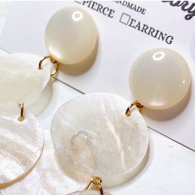 天然シェルのロングピアス | Riry