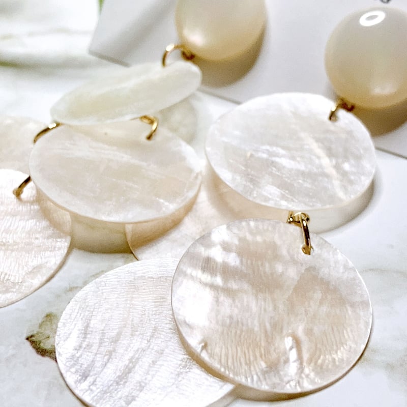 天然シェルのロングピアス | Riry