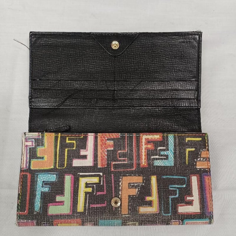 フェンディ FENDI FFロゴ 二つ折り シリアル番号あり（FENDI 