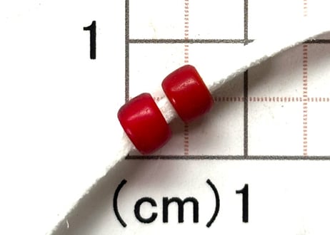 濃赤　ホワイトハーツ　2個　　5mm 　NO.1596　現品