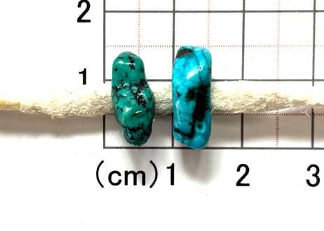 2.5mm穴　ターコイズビーズ　さざれ2個　No.1557　15mm　現品