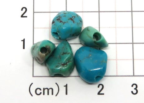2mm穴ターコイズビーズ　　ナゲット　8～12mm