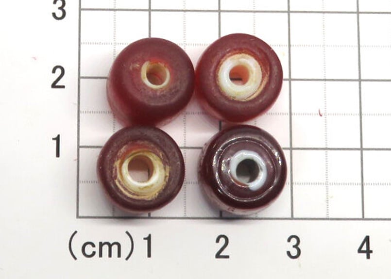 ホワイトハーツ濃赤 極大 11-13mm | Beads NAPI ホワイトハーツ濃赤 極大 11-13mm | Beads NAPI
