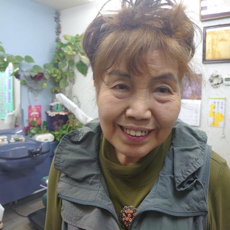 必死の床屋のおばさんです。毎月　余裕をもって仕事を続けたい。