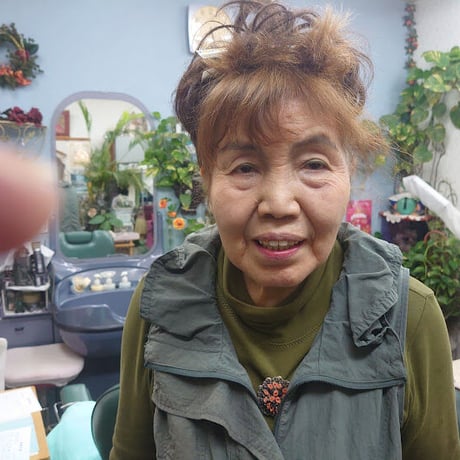 必死の床屋のおばさんです。毎月　余裕をもって仕事を続けたい。
