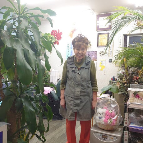 必死の床屋のおばさんです。毎月　余裕をもって仕事を続けたい。