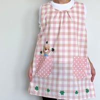 【おてんばママ】 クローバーキッチン ピンク M-L 保育士エプロン