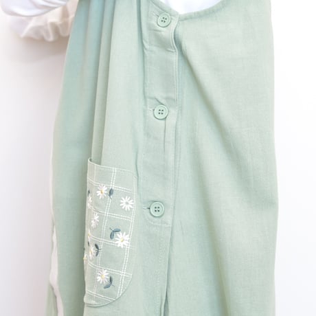 2024新作 【VivresaVie】小花刺繍チュニック（グリーン） M-L 保育士エプロン サイドボタン