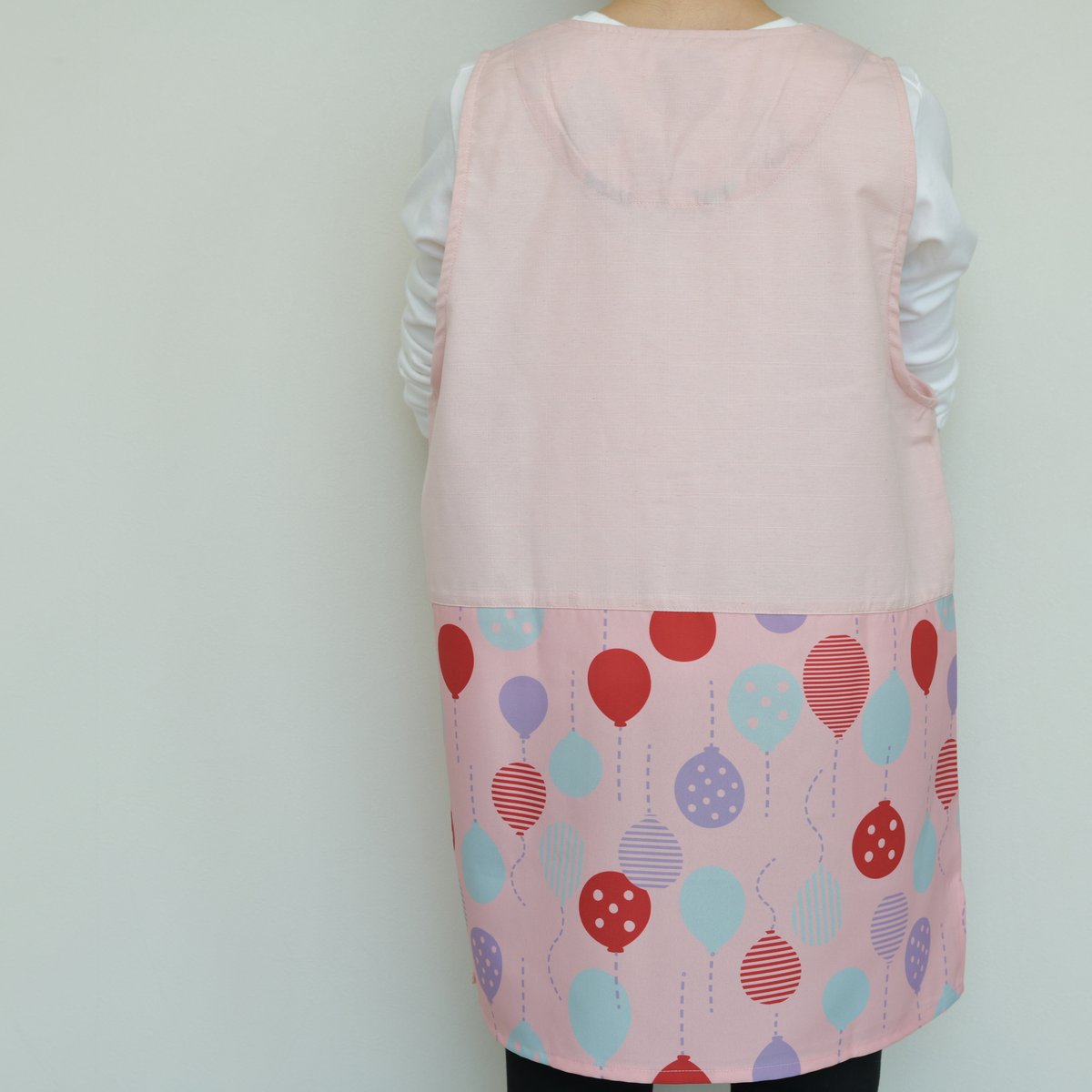 2025春夏新作 【おてんばママ】うさぎバルーンプリントキッチン