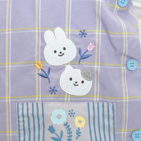 2024秋冬新作 【おてんばママ】うさねこキッチン（パープル） M-L 保育士エプロン サイドボタン