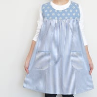 2024新作 【VivresaVie】フラワー刺繍チュニック（ブルー） M-L 保育士エプロン かぶりタイプ