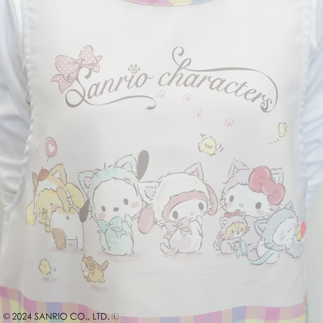 【タイトサイズ・ショート丈】 2025秋冬新作 保育士エプロン サンリオキャラクターズ 24614153 サイドボタン