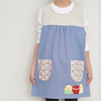 2024新作 【おてんばママ】りんごステッチピーコキッチン（ブルー） M-L 保育士エプロン