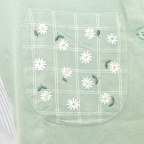 2024新作 【VivresaVie】小花刺繍チュニック（グリーン） M-L 保育士エプロン サイドボタン
