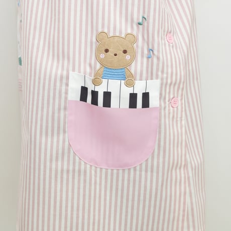 2026春夏新作 保育士エプロン おてんばママキッチン ピアノうさくまキッチン ピンク NW-2853 サイドボタン