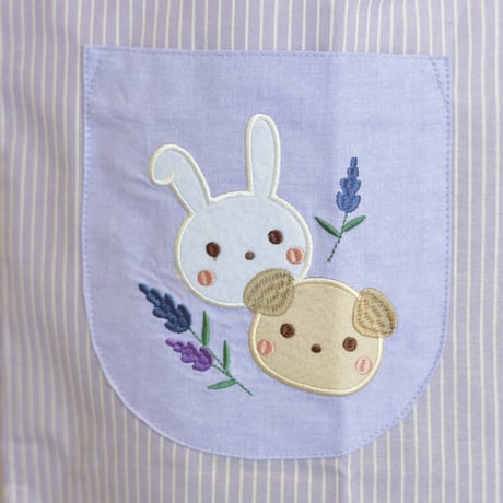 2024新作 【おてんばママ】ラベンダー刺繍キッチン（パープル） M-L 保育士エプロン ショート丈 サイドボタンタイプ