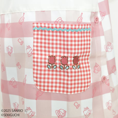 2025春夏新作 保育士エプロン モンチッチ✕ハローキティ MA43961-51 M-L サイドボタン