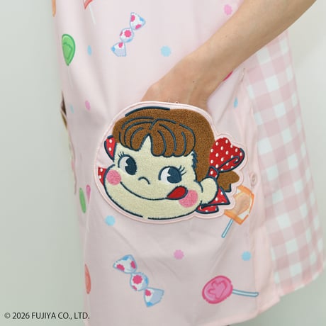 2026春夏新作 保育士エプロン ペコちゃん PEKO&POKO サイドボタン PKA44235-61
