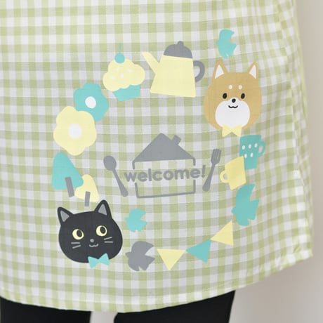2025春夏新作 【おてんばママ】猫柴バックプリントキッチン WA-7013 グリーン M-L 保育士エプロン サイドボタン
