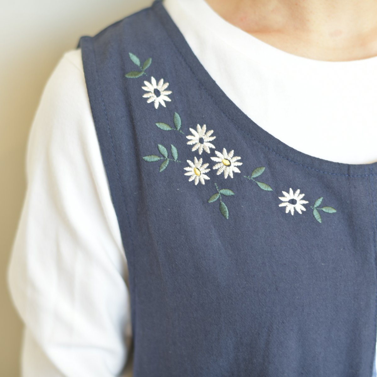 2024新作 【VivresaVie】小花刺繍チュニック（ブルー） M-L 保育士
