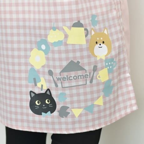 2025春夏新作 【おてんばママ】猫柴バックプリントキッチン WA-7013 ピンク M-L 保育士エプロン サイドボタン